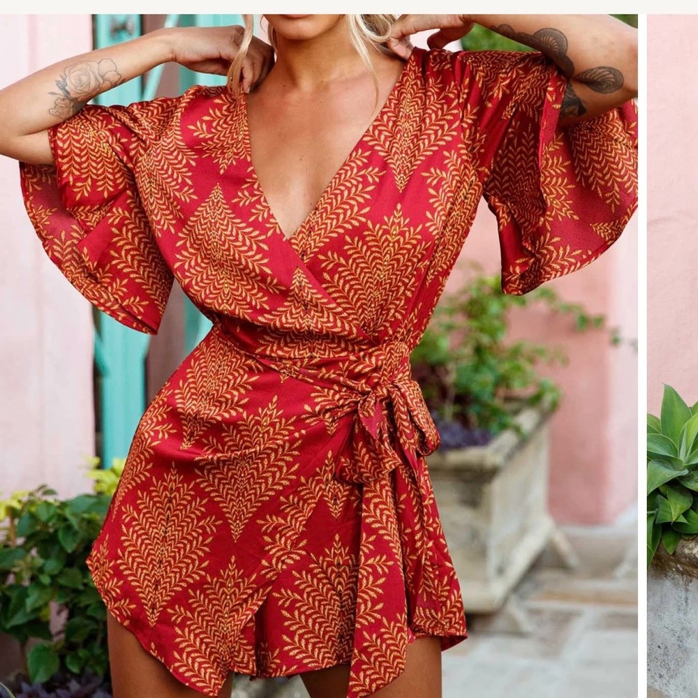 Selfie Leslie Nadi V-Neckline Wrap Romper Leaf Print Color Wine